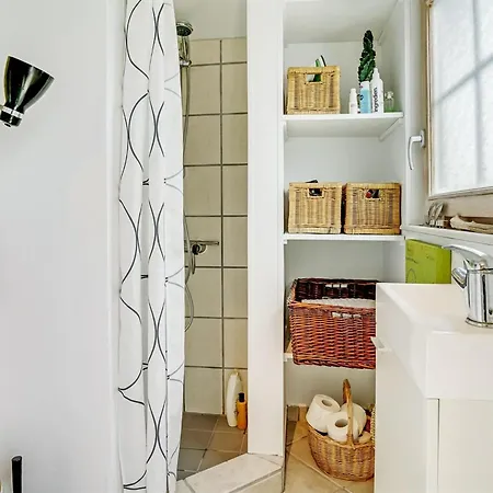 Topi - 15m From The Sea By Interhome *