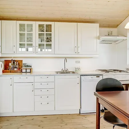 Topi - 15m From The Sea By Interhome